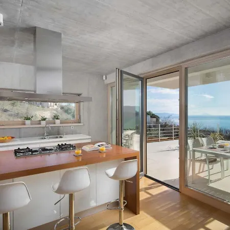 Nyaraló Sea-View Villa In Rabac With Sauna And Pool